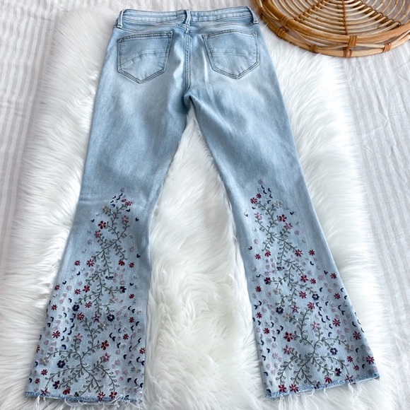 Driftwood Roxy Jeans Crop Flare Floral Embroidery Raw Hem Cut Off Denim 26 - Picture 6 of 14
